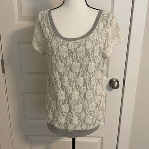 Bordeuax| Grey/cream short sleeve, scoop neck top with lace overlay